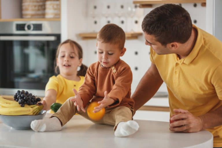 Organiser les repas des enfants en voyage sans prise de tête