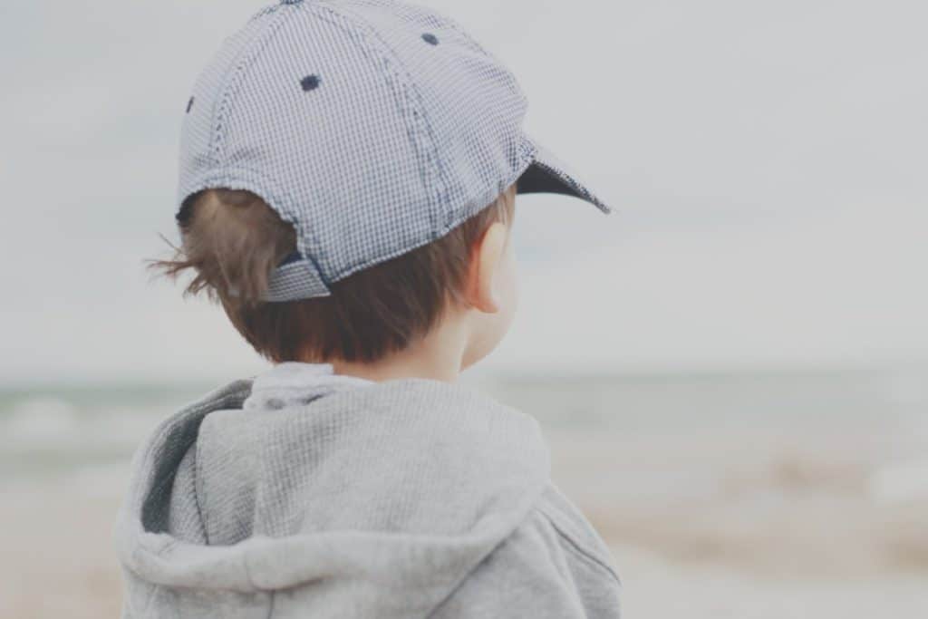 Vacances au bord de mer avec des enfants : les précautions essentielles